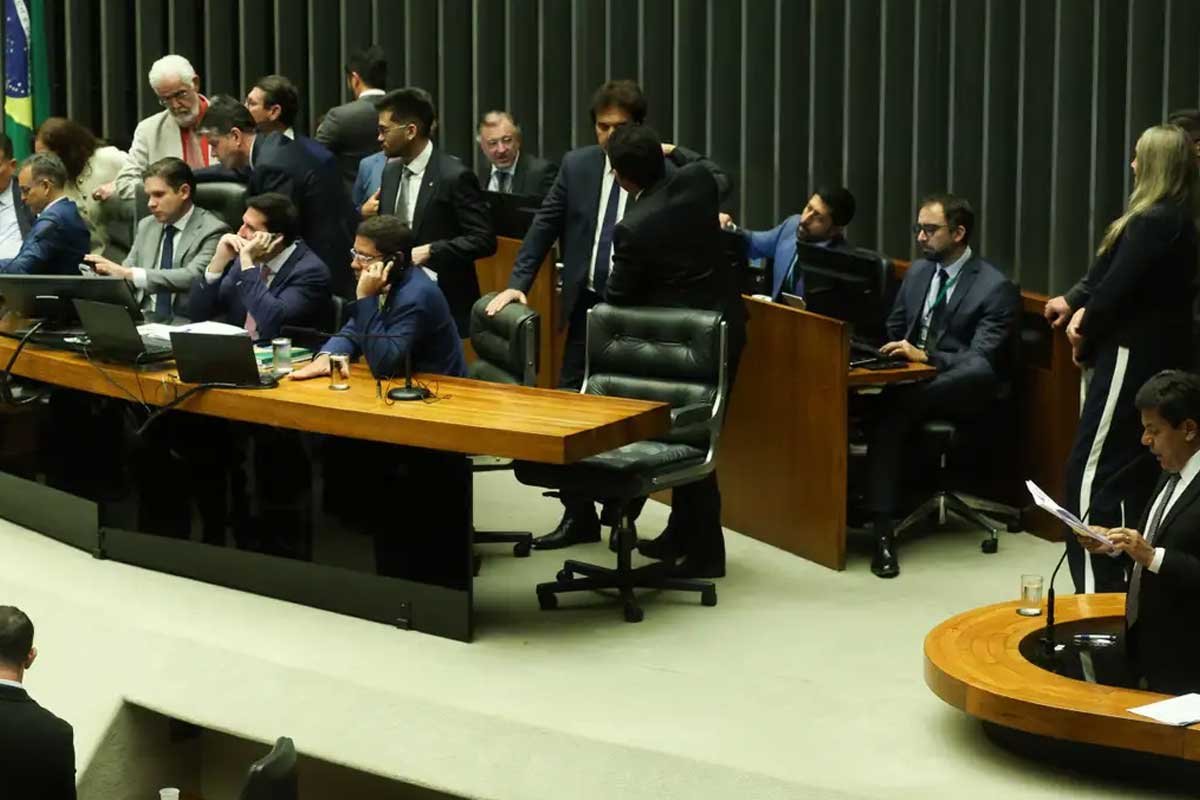 PEC da Segurança Pública é aprovada na Câmara e prevê uso de recursos das bets