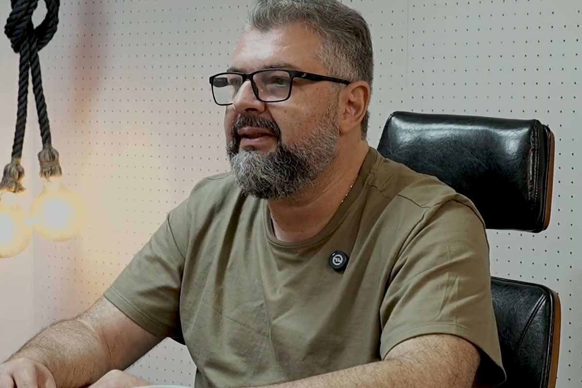 Secretário de Educação fala do desafio de gerir orçamento bilionário e admite limite para melhorar indicadores